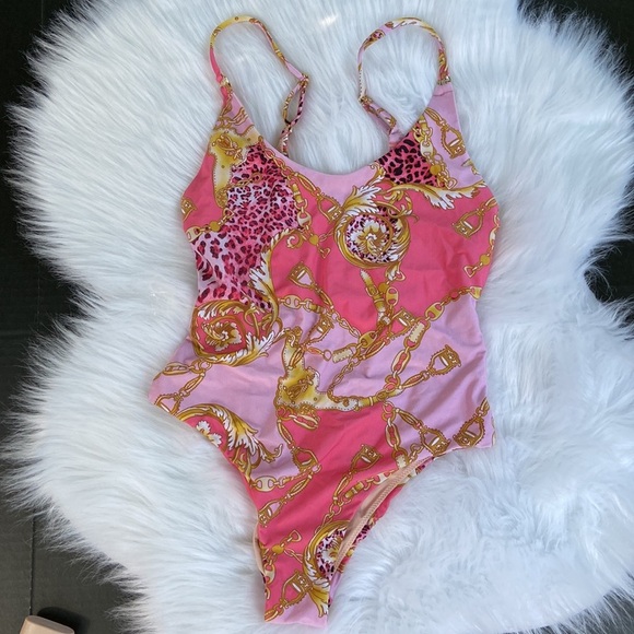 New GUESS One Piece Swimsuit SZ S - Picture 3 of 11